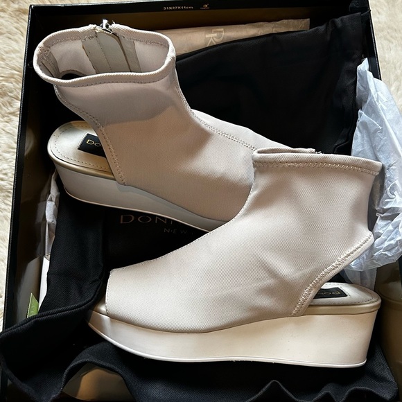 NEW Sz 6 Donna Karan Riviera Peep Toe Platform Sandal Stret Fly Knit Taupe - Picture 7 of 8